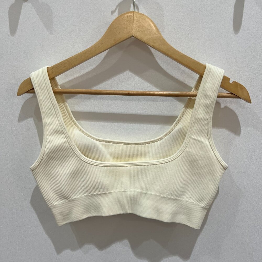 4 Piece Ribbed Ivory Amazon Workout Set | Women's Size M - Picture 9 of 11